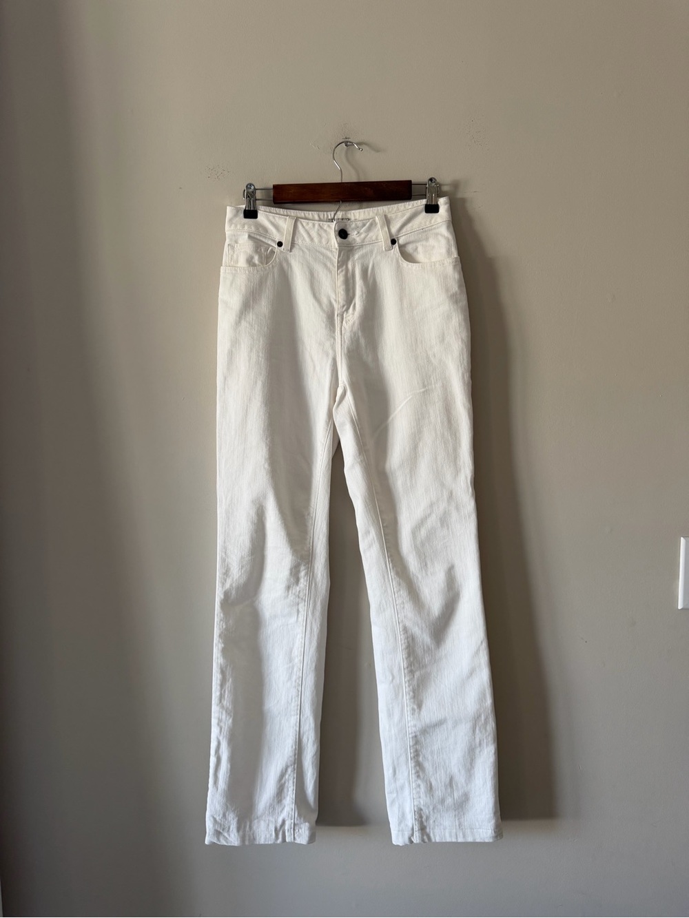L.L. Bean White Straight-Leg Classic Fit White Jeans Size 4 Tall